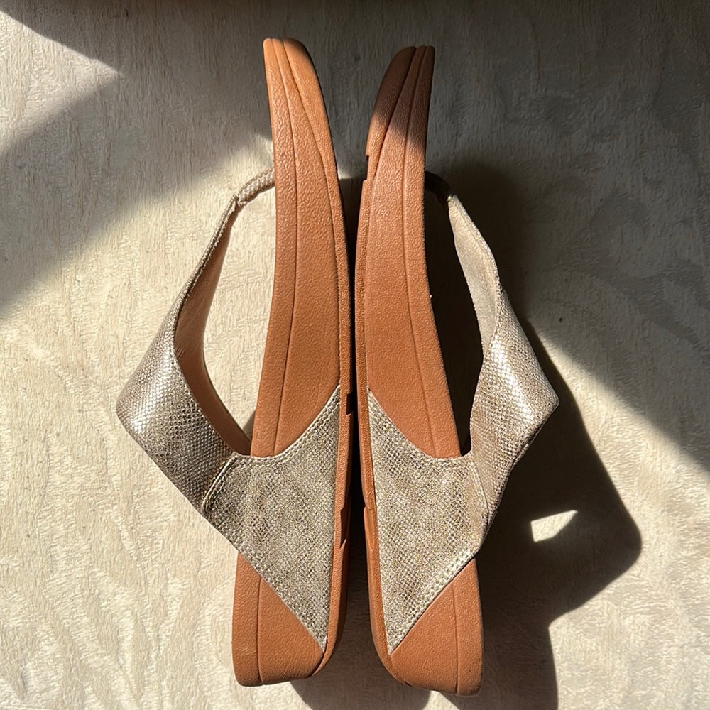 Fitflop Women's Lulu Thong Sandal Gold‎ Shimmer Print SIZE 10 - Picture 3 of 9